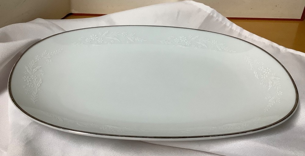 Noritake Georgian #6440 White 11 3/8” Oval Serving Platter,  Great Condition