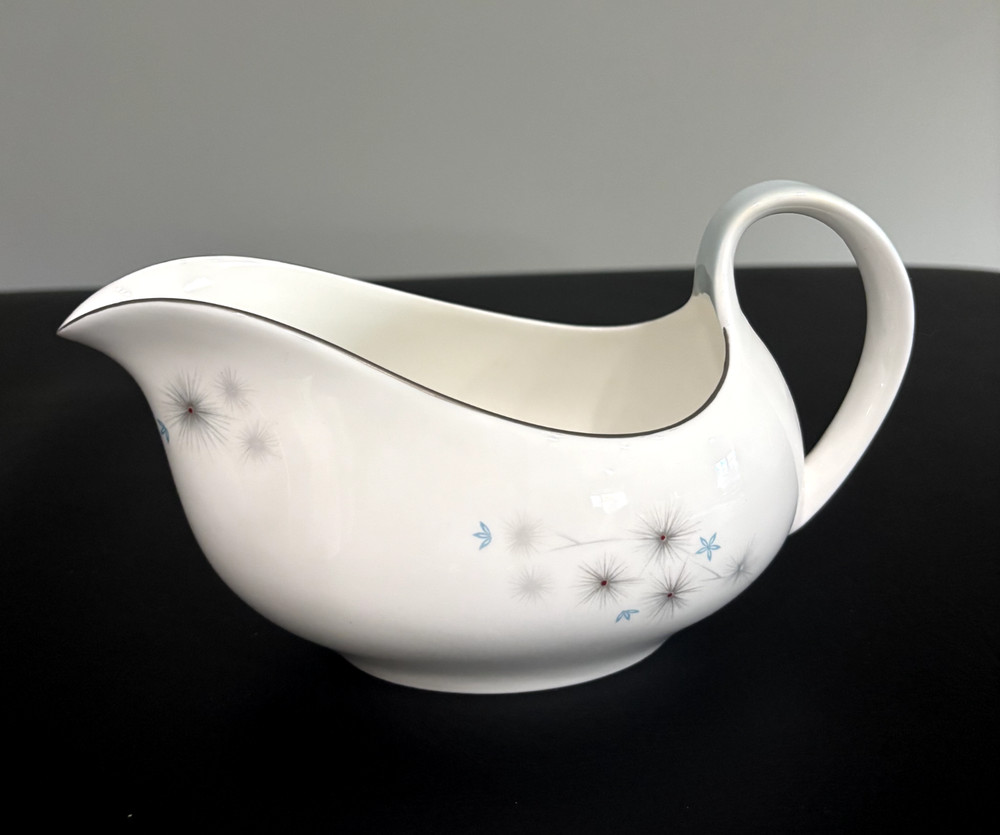 Royal Doulton Bone China England Thistledown Gravy Boat