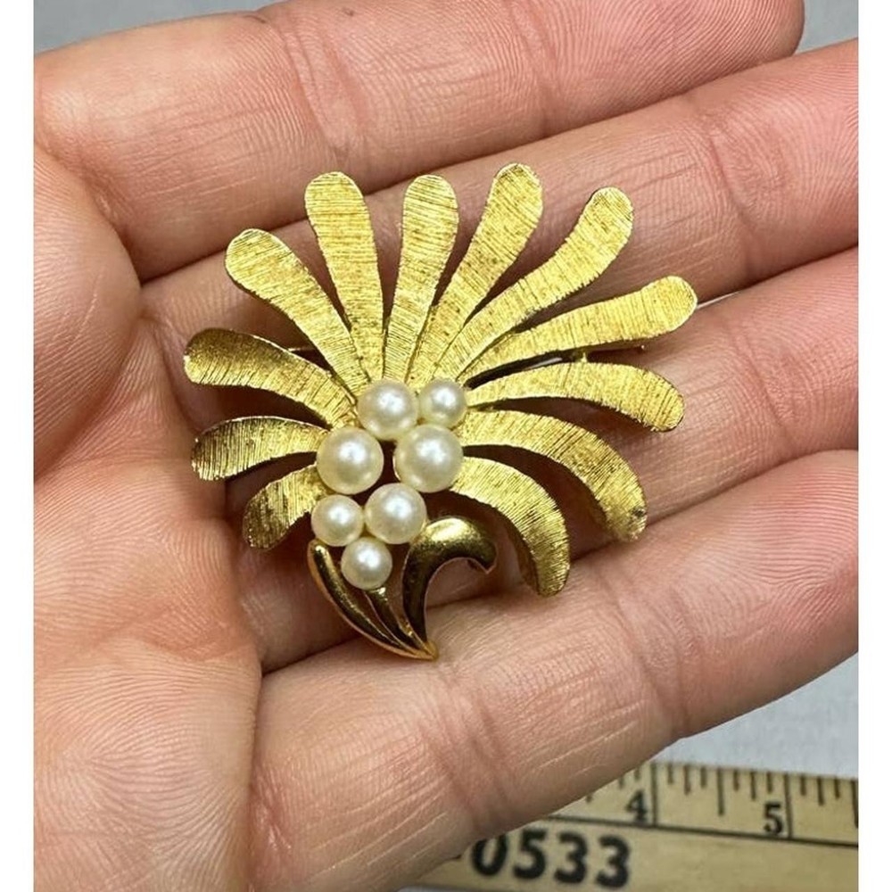 Crown Trifari Brooch Vintage Gold Tone Faux Pearl Leaves