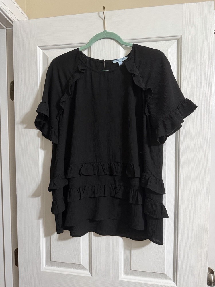 She + Sky Women’s Black Short Sleeve Ruffle Round Neck Blouse Size Medium