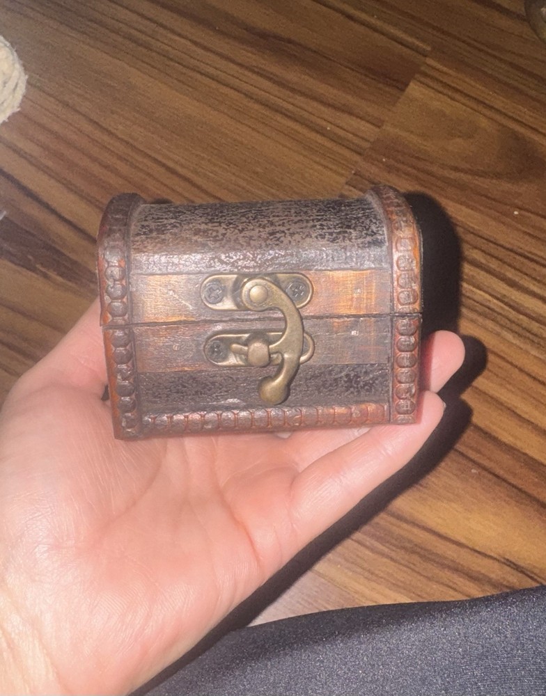 Vintage Wooden Trinket Box with Classic Charm  