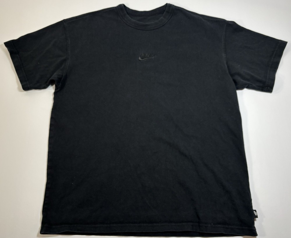 The Nike Tee Men’s Medium Black Loose Fit Swoosh Embroidered Shirt DO7392-010