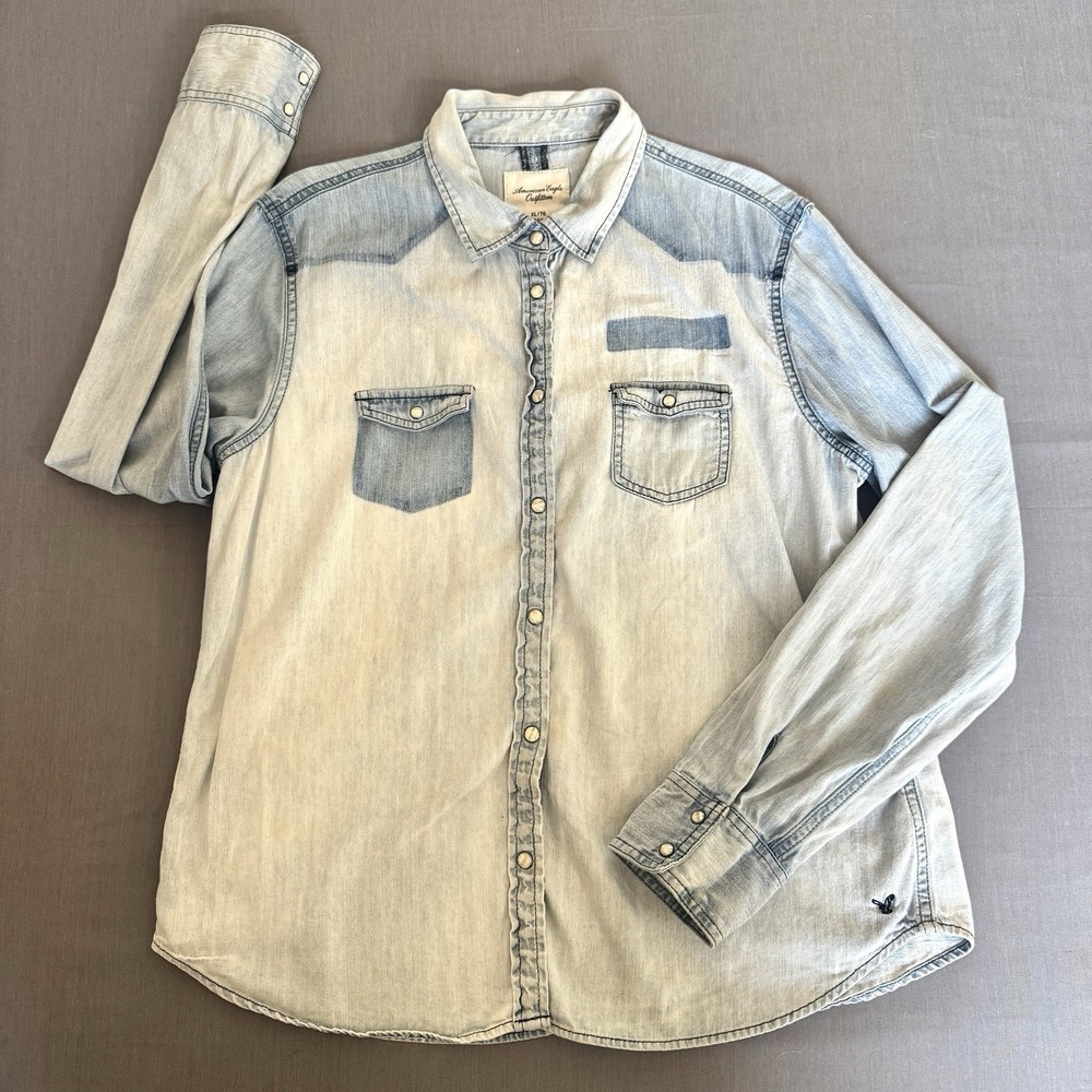 Women’s American Eagle Outfitters Blue Jean Button Up Shirt, Light Wash, Size XL