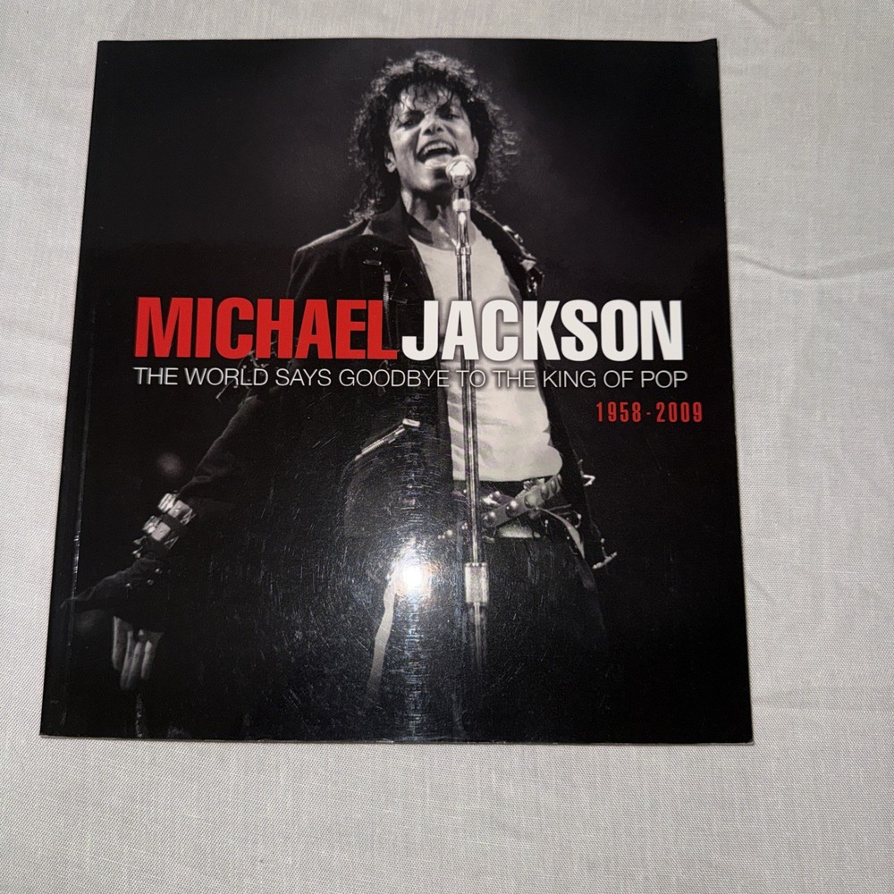 Michael Jackson : The World Says Goodbye to the King of Pop Paper