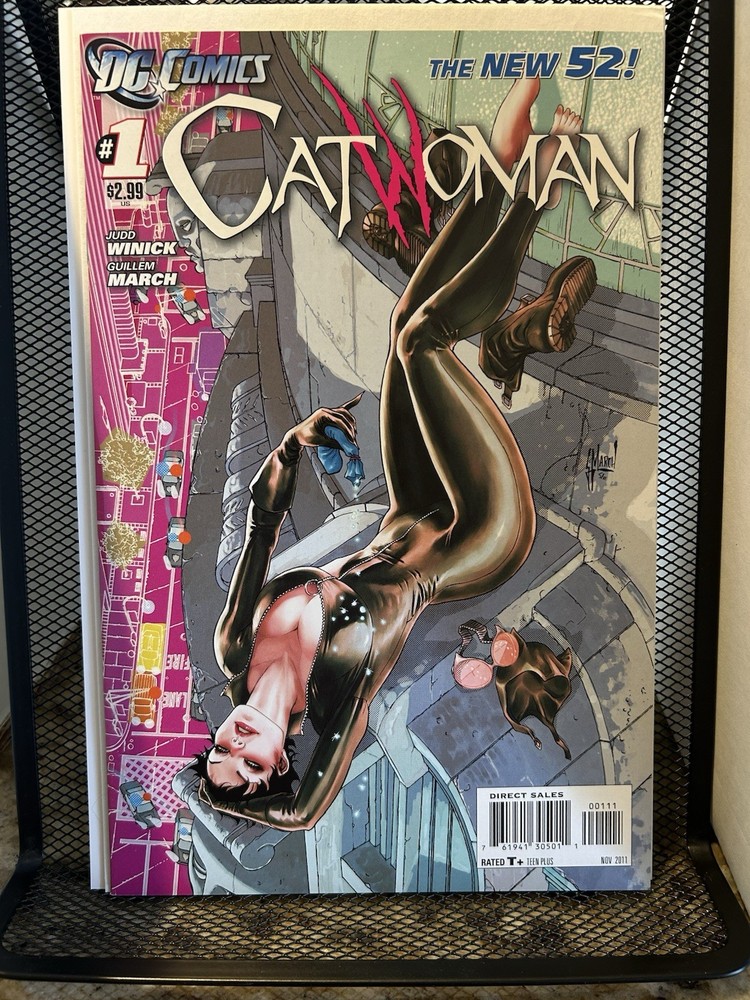 Catwoman issue 1  THE NEW 52 ! NM