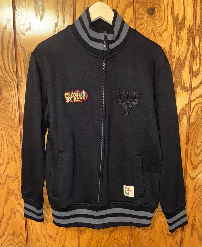 Mitchell & Ness Mens NBA Chicago Bulls 1996 NBA Finals Jacket Air Jordan
