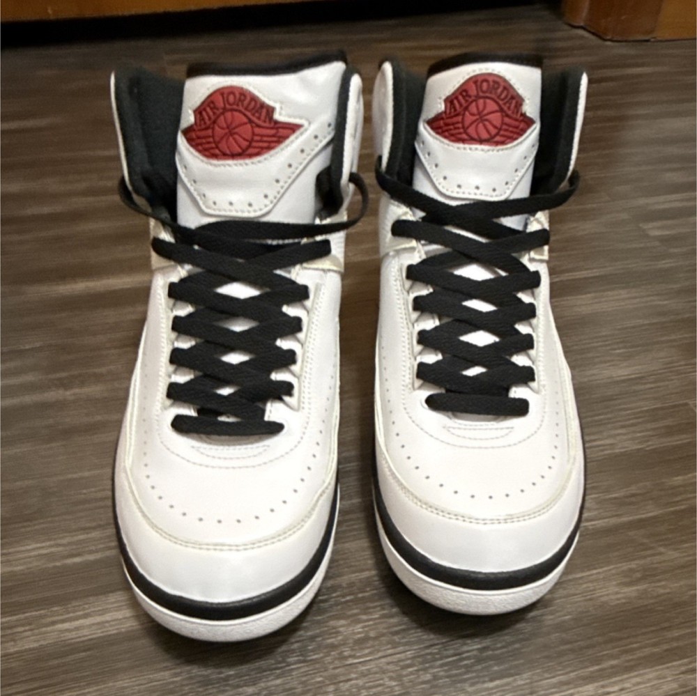 Jordan Air Jordan 2 Retro Mid Chicago Mid Top White Black Red DX2454-106- No Box