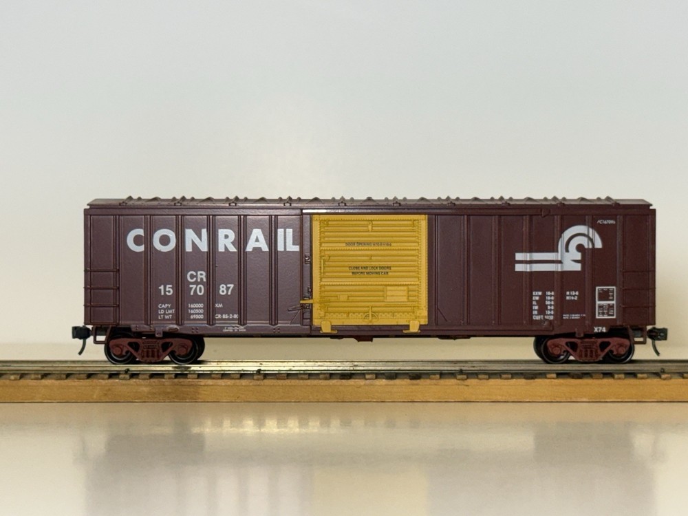 HO scale, Athearn, Conrail, Brown/ Yellow 50’ Single Door Boxcar # CR-157087