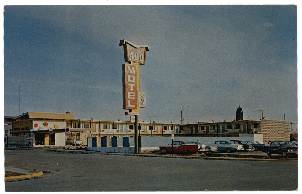 Bay City Michigan Imperial 400 Motel sign 1950s cars unused vintage postcard