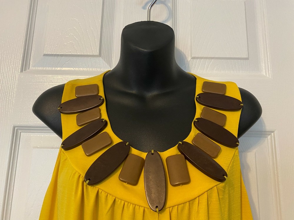 Apostrophe Yellow Stretch Knit Top/Blouse w/ Wooden Embellishments Sz XL