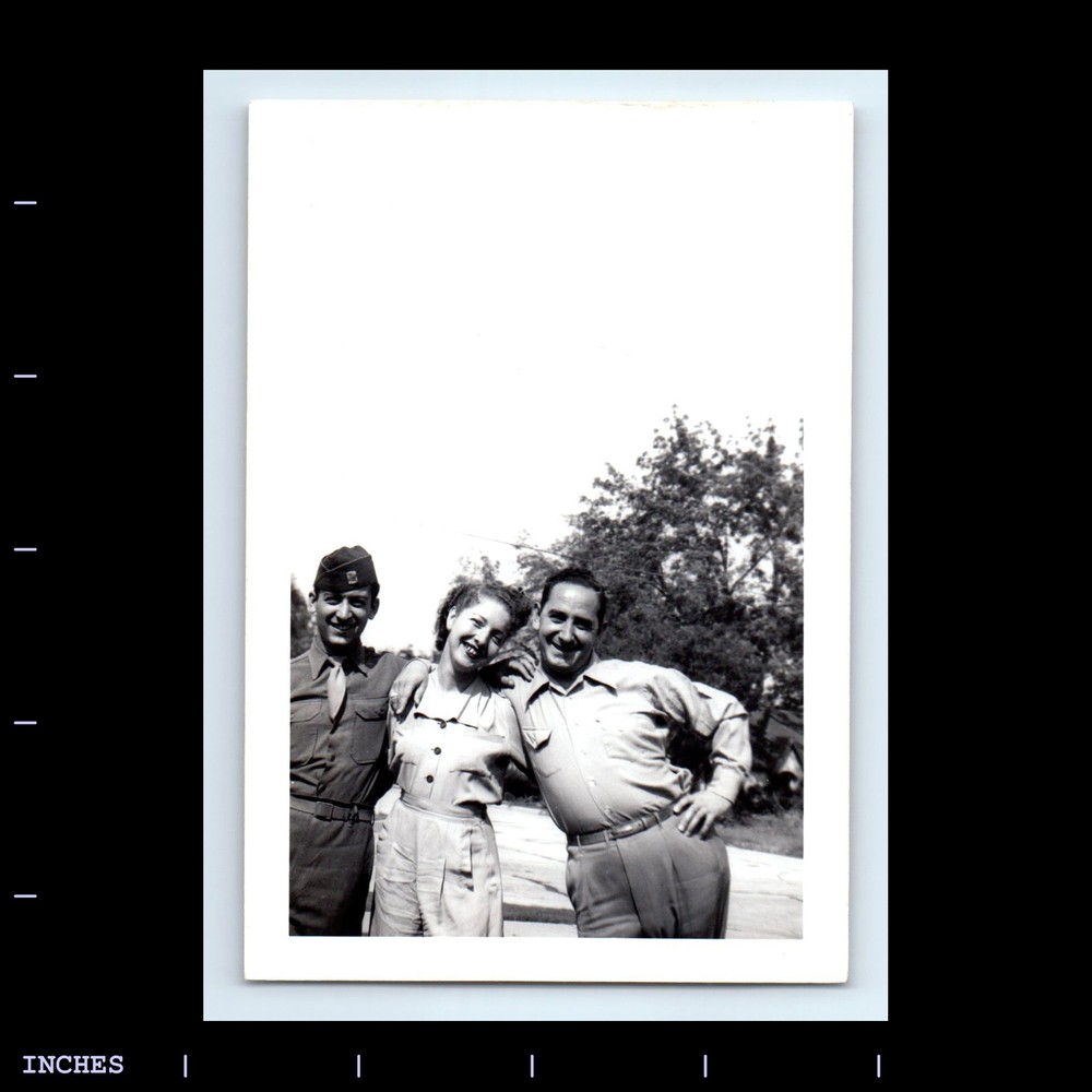 Vintage Photo AFFECTIONATE MAN WOMAN ARMY SOLDIER IN UNIFORM