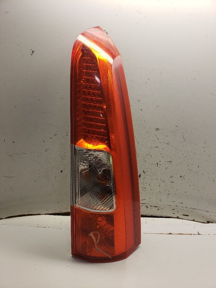 05-07 Volvo 70 Series Wagon Passenger Right Tail Light Upper 1354740