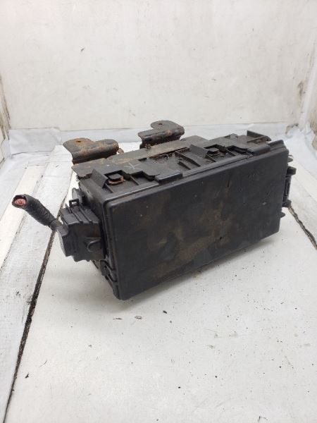 03-05 Crown Victoria Fuse Box Engine VIN W 8th Digit Romeo 438041