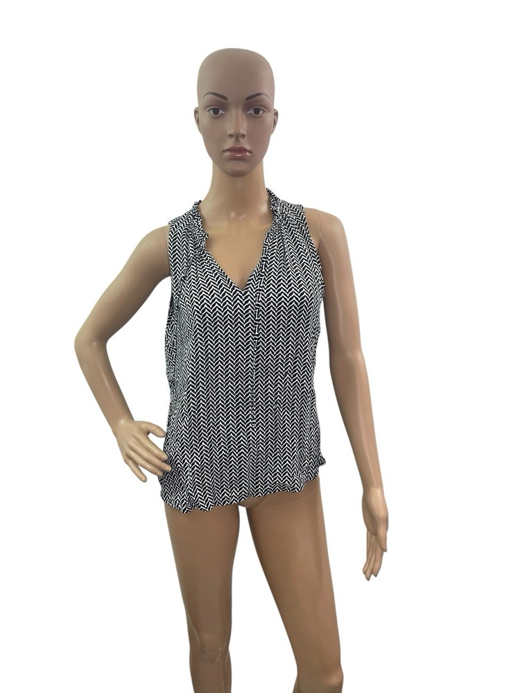 Loft Women’s Size Small Sleeveless V Neck Black White Chevron Print Blouse