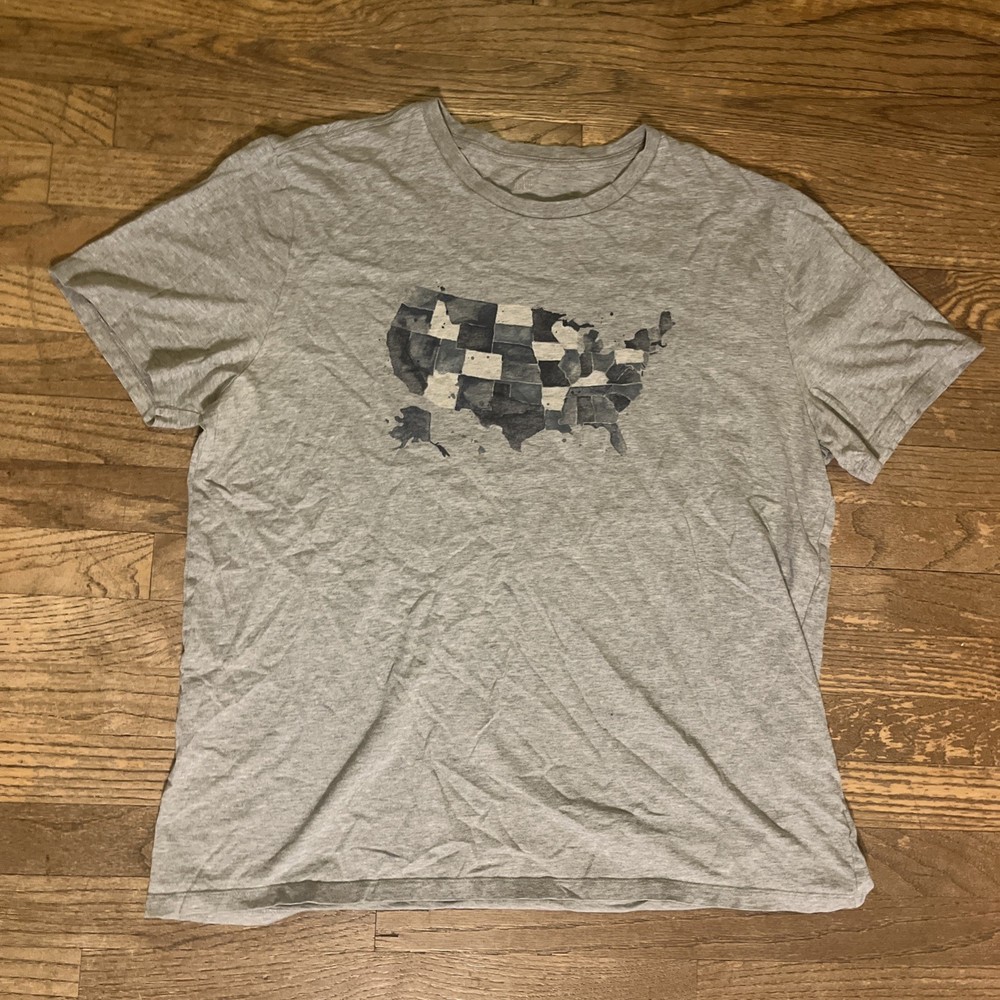 grey Gap t-shirt featuring a stylized graphic of the United States map Size XL