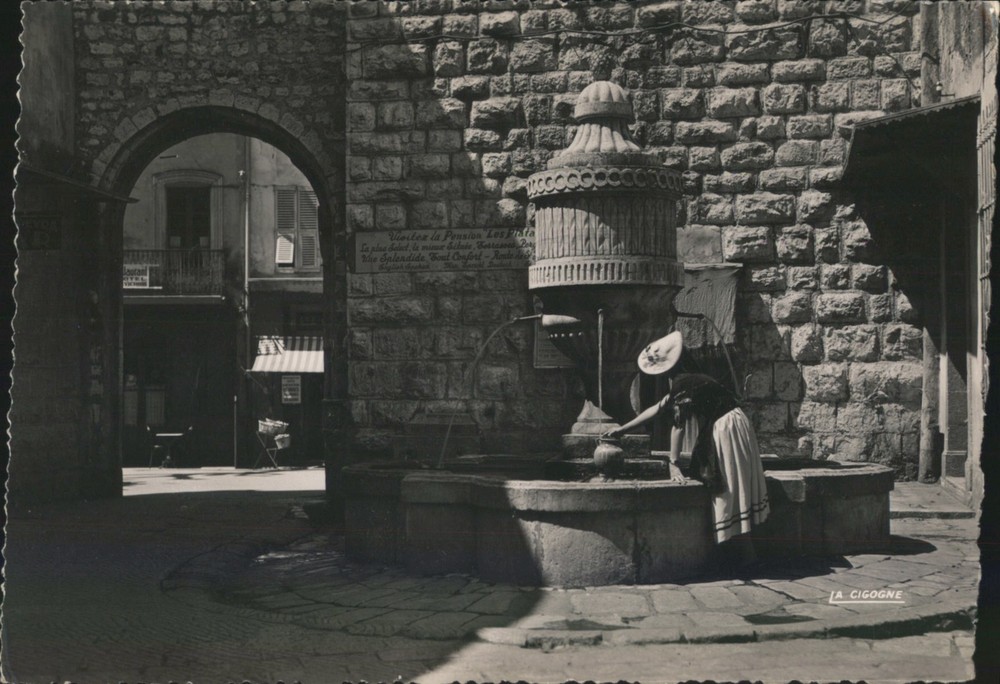 Vence, France Fontaine et porte du Peyra Original Vintage Postcard