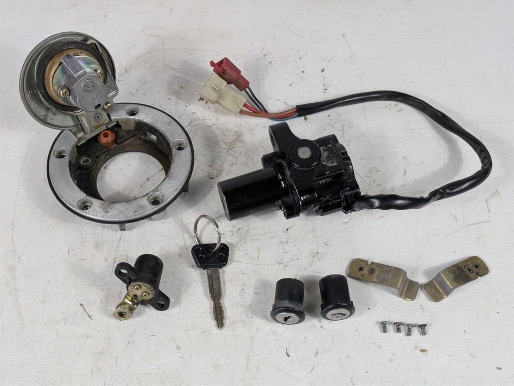 2003-2005 Yamaha FJR1300 FJR 1300 Lock Set Gas Cap Ignition Key Latch Saddle Bag