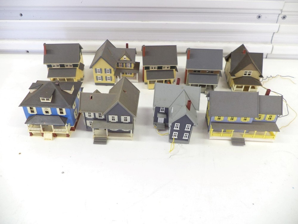 Atlas/others N-Scale Buildings, built (lot mrq68)