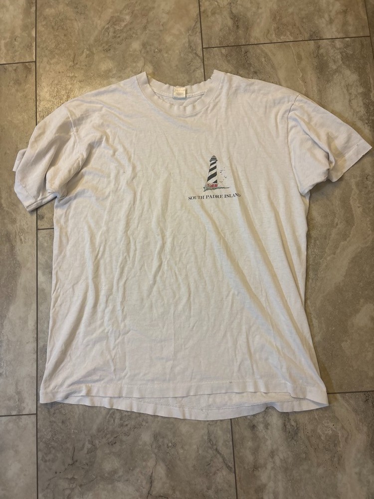 VIntage and distressed Island Tee Made in Usa 90s Size L