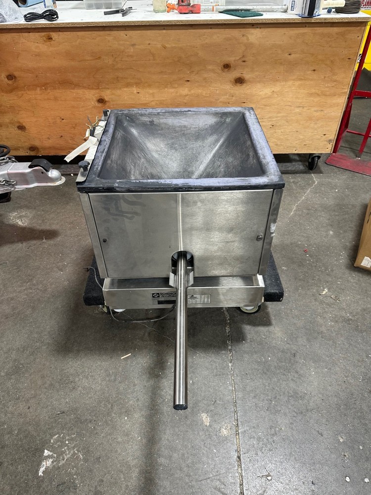 Accurate 600-series Flex Wall Feeder, dual DC motor, load cell and scale-image