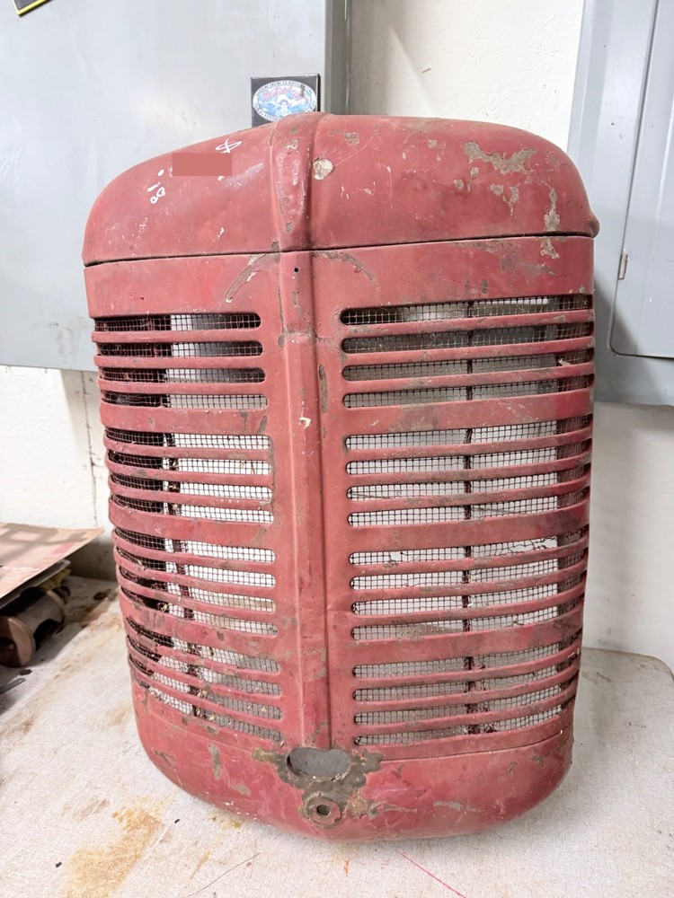 IH Front Grill Barn Find Farmall Tractors B