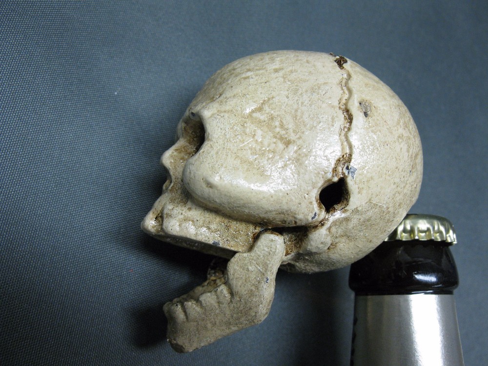 Cast Iron Skull Bottle Opener Paperweight 6 cm Gothic Decor Bar Accessory