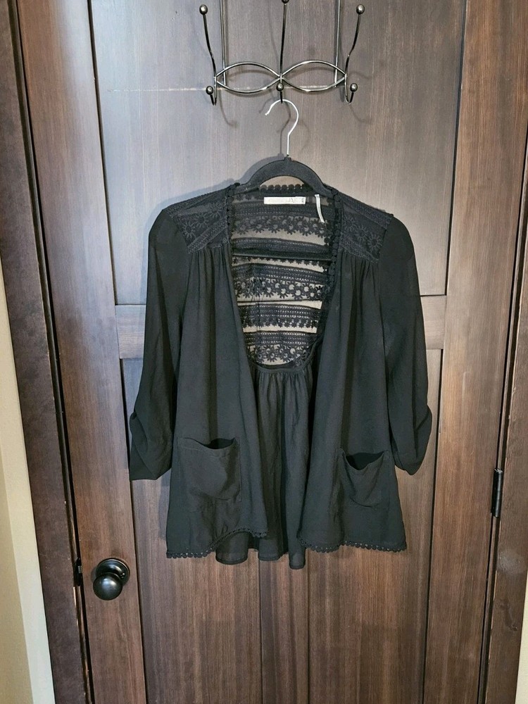 EUC Women's Black Chiffon Lace Shrug Open Front Career Casual Blouse Size Large