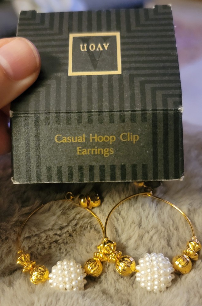 Avon Casual Hoop Faux Pearl & Gold Tone Clip-On Earrings - Vintage 1993 With Box