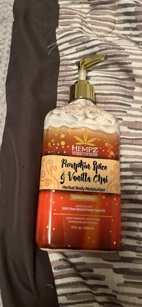 Hempz Pumpkin Spice & Vanilla Chai Limited Edition Moisturizer Lotion 17 oz.