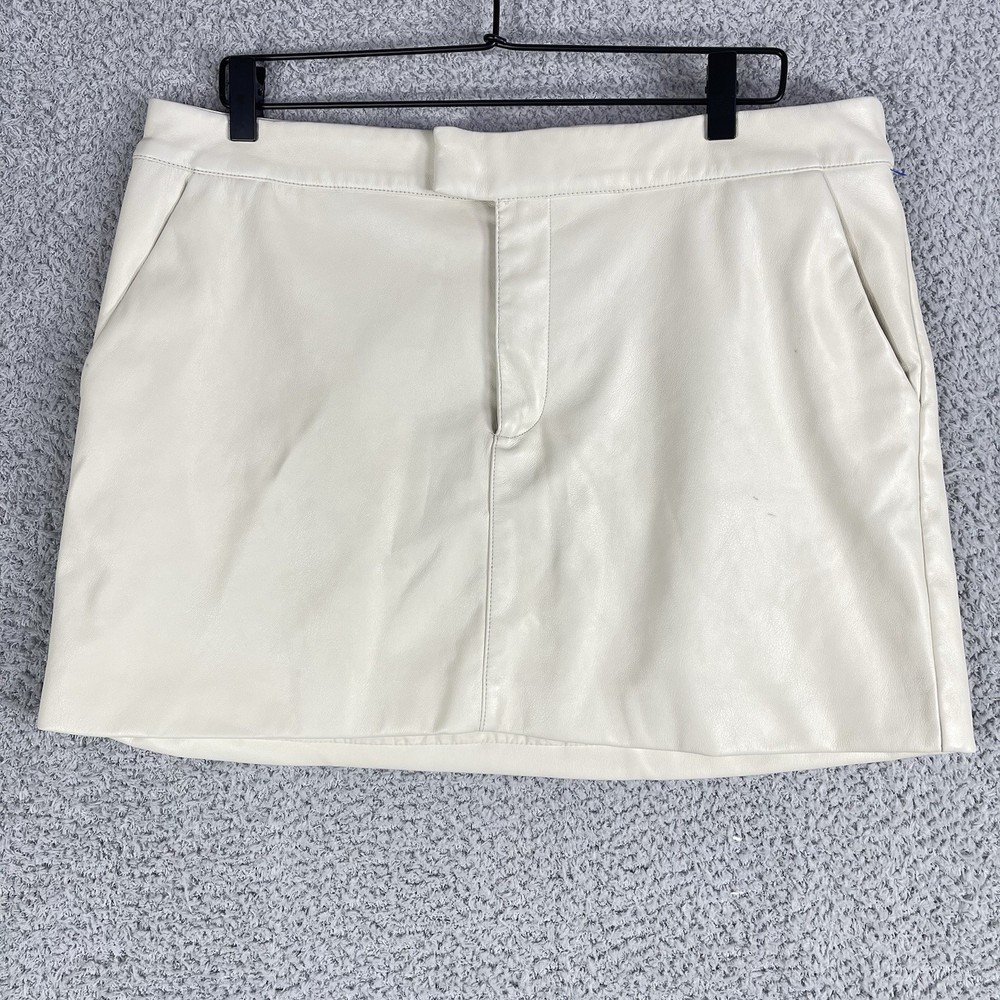 A New Day White Faux Leather Mini Skirt Women’s Size XL Zip Back Short Casual