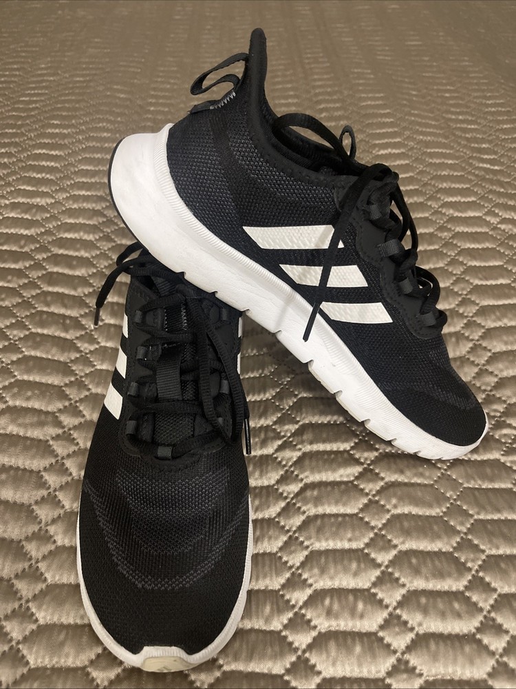 adidas Nario Move Women's size 9  Running Shoe black and white.  great cond
