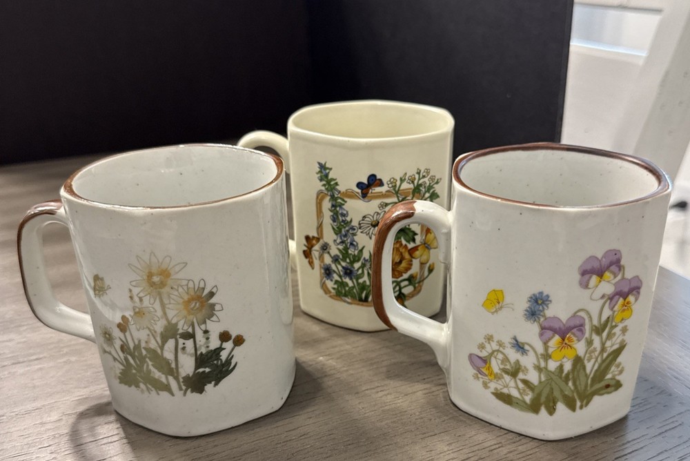 VTG 1970s Set of 3 Stoneware Coffee Tea Mugs Hexagon Shape Floral Design