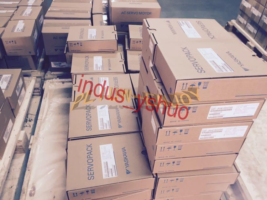 1PCS NEW Yaskawa Servo Motor SGMPS-15A2A2C