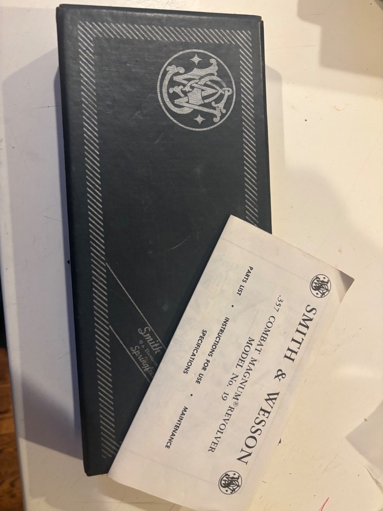 Smith & Wesson Original Revolver 19 Combat Magnum Cardboard Box S&W Manual