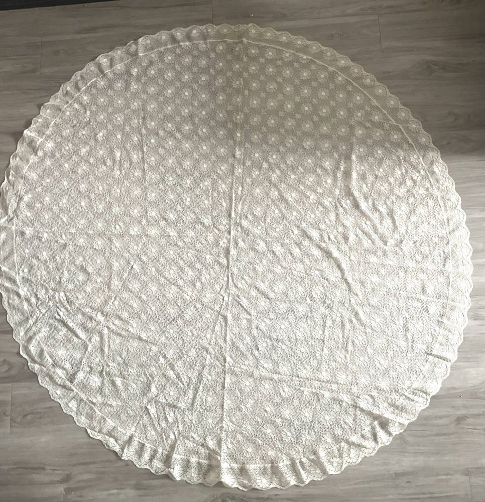 Vintage Round Lace Tablecloth 60” Ivory Floral Scalloped Edge Cottage Chic Nylon