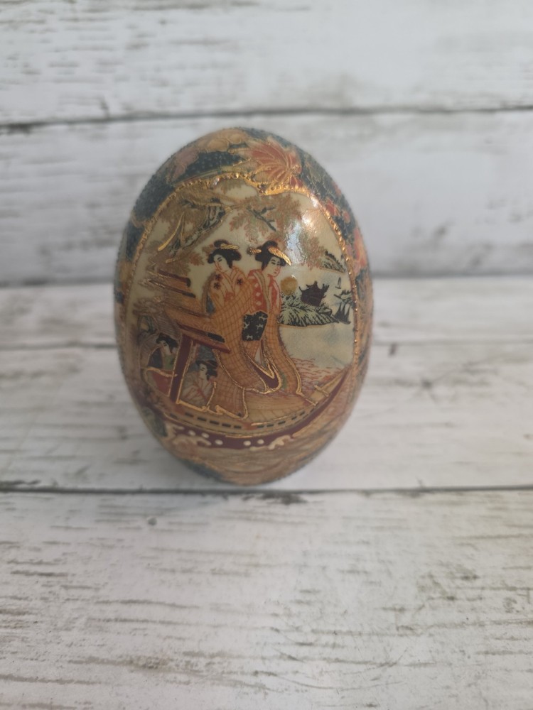 Hand Painted Ceramic Egg with Oriental Geisha Scene – Gilded, Textured