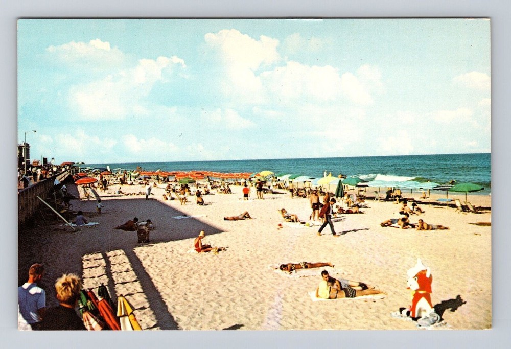 Ocean City MD-Maryland, Scenic View Of People On The Beach, Vintage Postcard