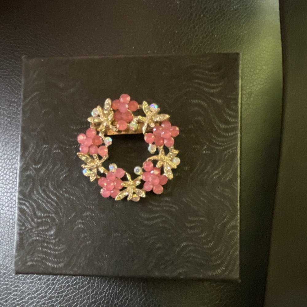 Gold Tone Wreath Brooch Pin Pink Flowers Clear Round Rhinestones Cluster