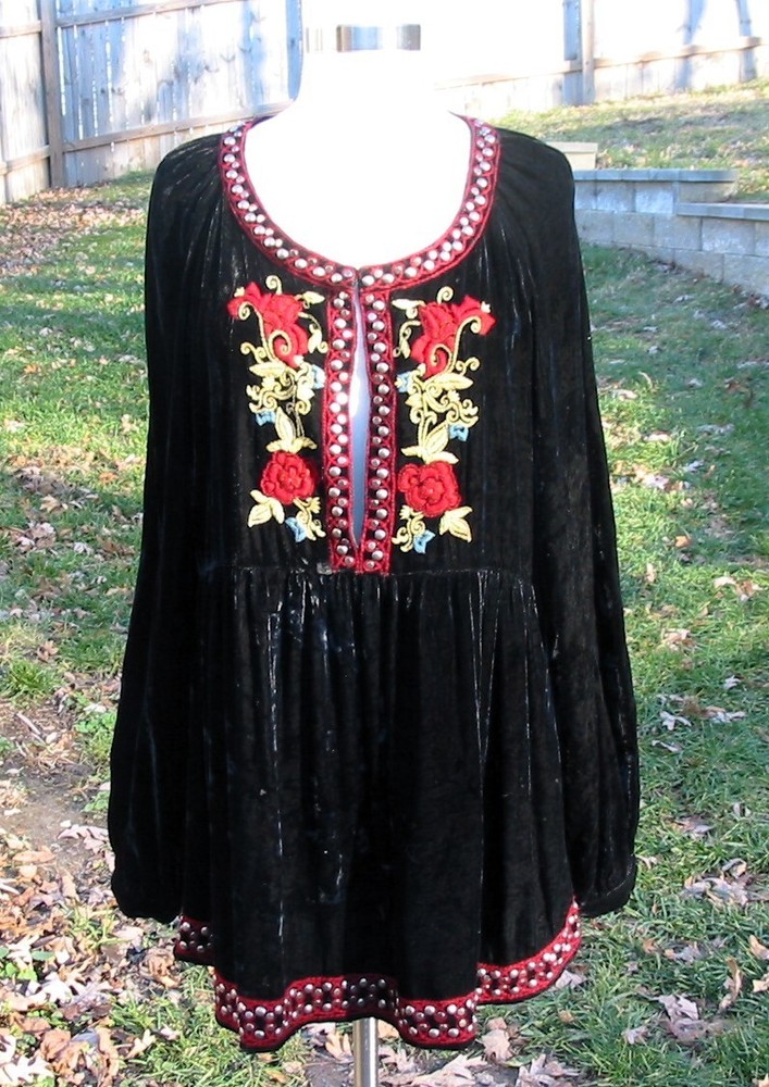 Double D Ranch Black Velvet Embroidered Flowers Top Large EUC