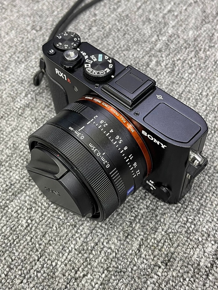 Sony Cyber-shot DSC-RX1R Full Frame Digital Camera Black 95% New Condition  