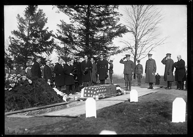 Photo:Funeral 1920 Military Burial Casket Flag Salute Cemetery