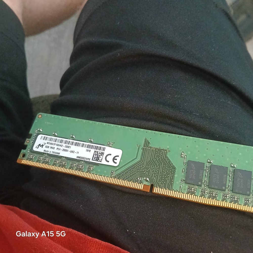 Micron 8GB PC4-21300 (DDR4-2666) Memory (MTA8ATF1G64AZ2G6E1)