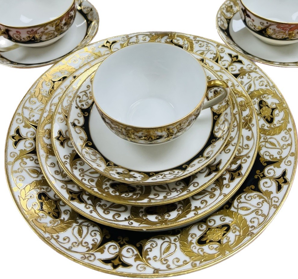 Rare Noritake 20056 BLACK CHRISTMAS BALL 5 Piece 4 Settings  plus servings