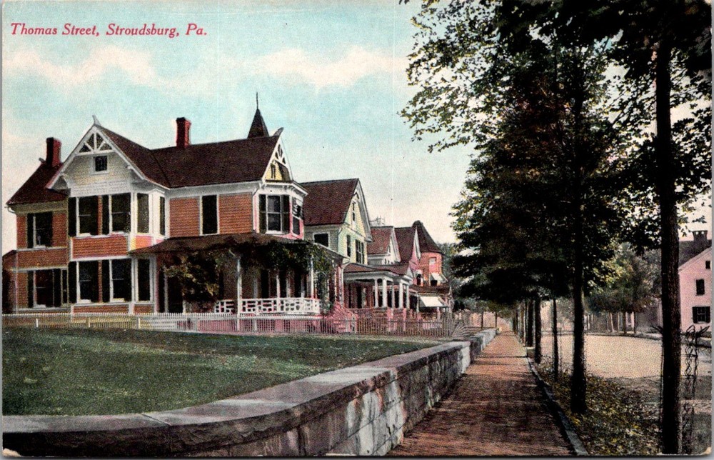 Residences on Thomas Street, Stroudsburg PA Vintage Postcard V32