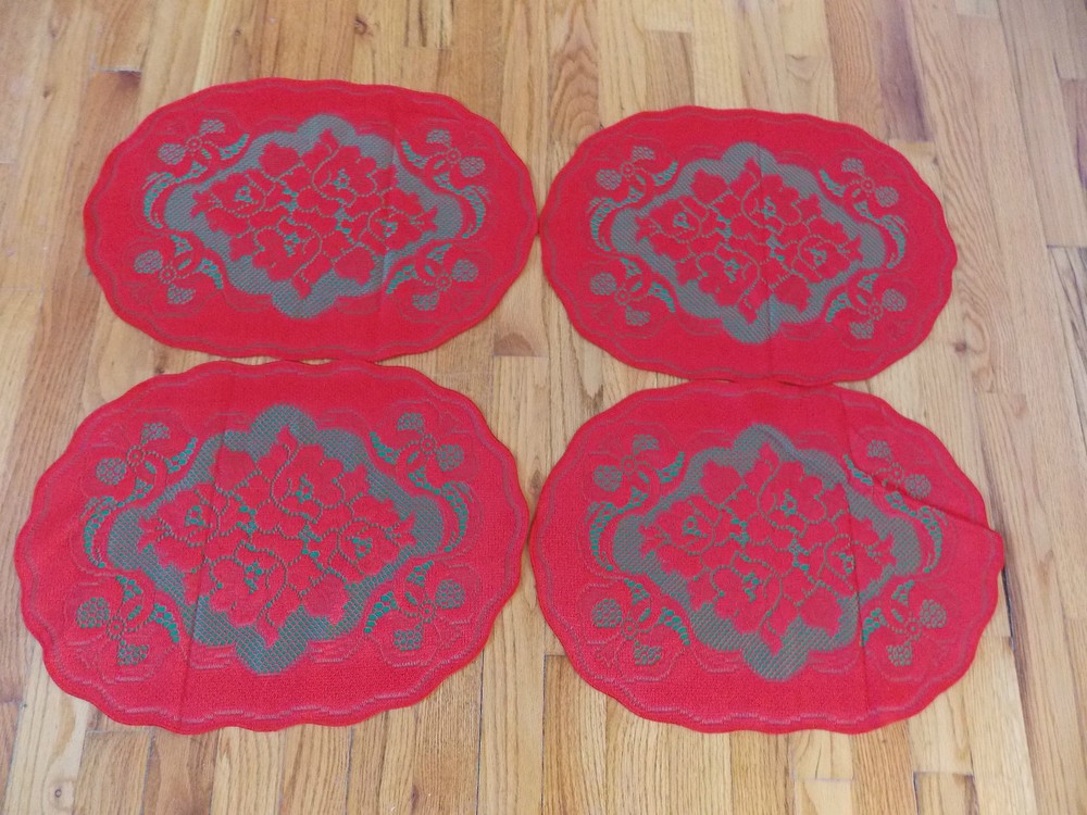 HERITAGE LACE RED AND GREEN SET OF FOUR PLACEMATS 14X19 INCHES ITEM 6048