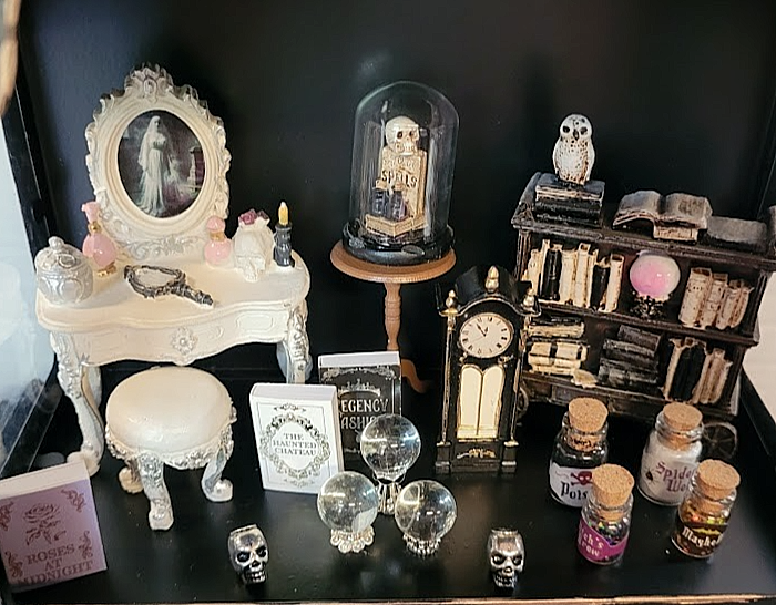 Miniature Halloween Gothic Dollhouse Accessories and Decorations 1:12 Scale