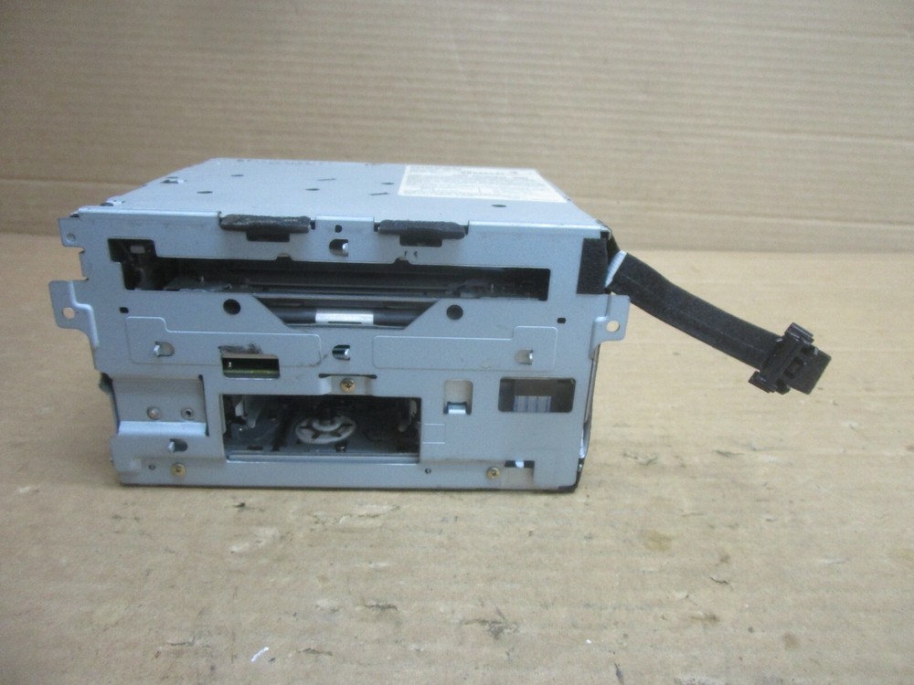 04 2004 Infiniti FX35 Radio Stereo CD Player Receiver AM FM Dash 28188cg700