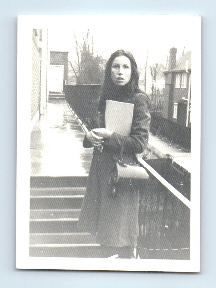 Old Vintage Photo SOLO WOMAN STANDING BY STEPS ORIGINAL SNAPSHOT PICTURE