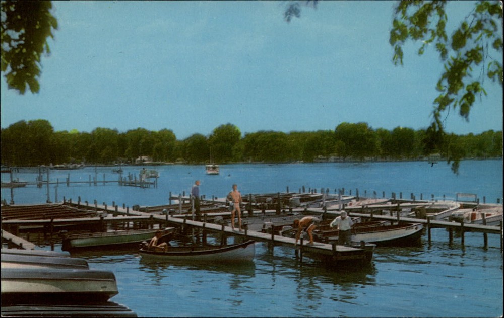 Norton Docks Bemus Point Chautauqua Lake NY ~ 1950s-60s postcard