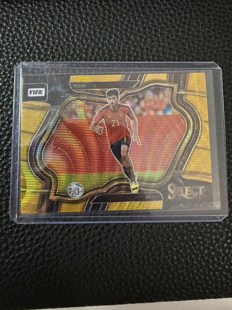 2022-23 Panini Select FIFA Prizm Field Level  Gold /10 Pedri Spain #243 Soccer